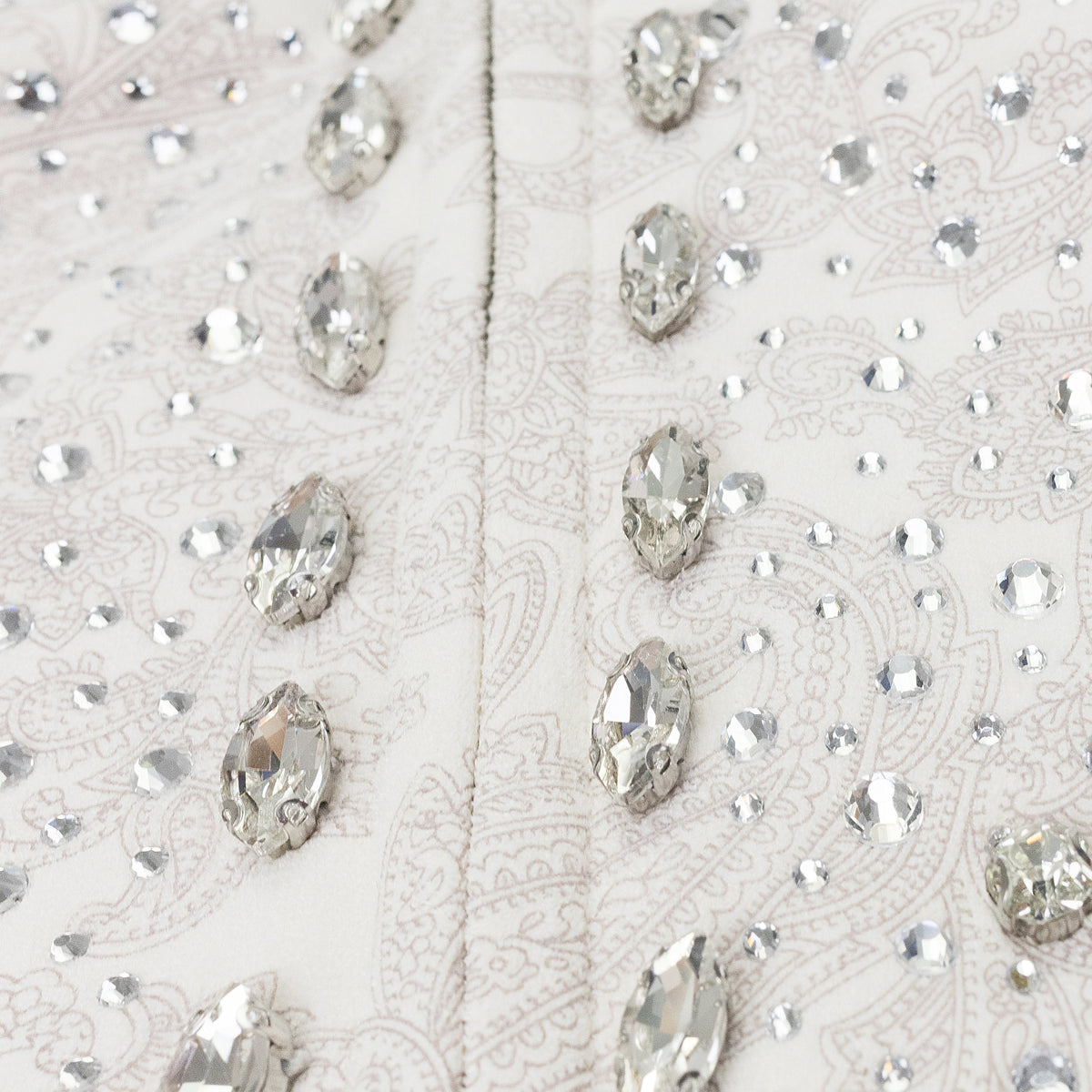 WHITE CASHEW BLOSSOM PEARL HOODIE