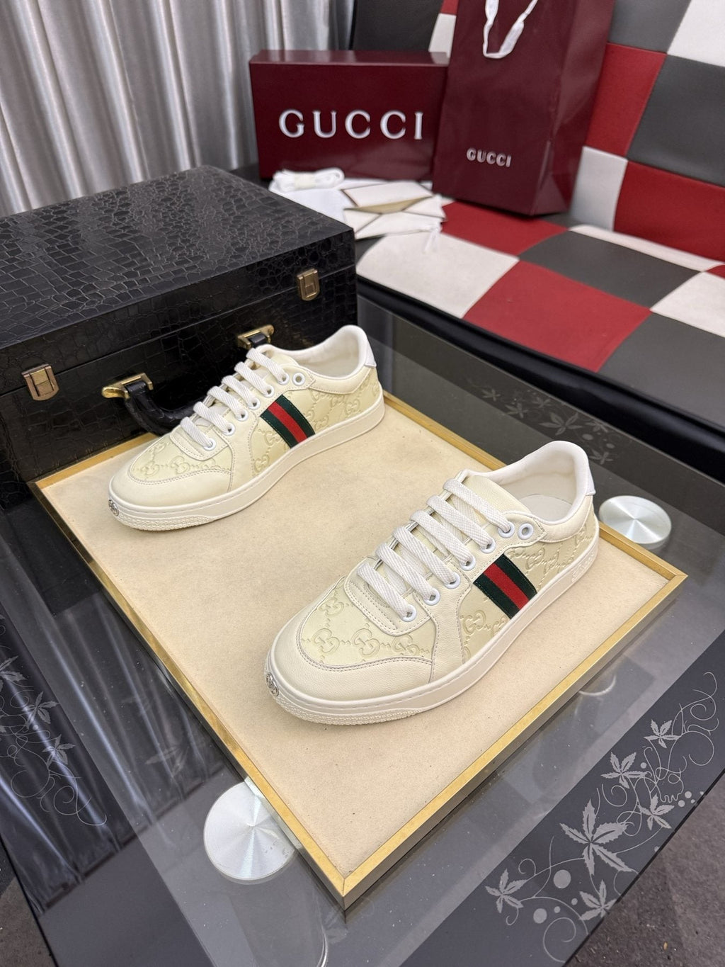 Gucci Patterned Low-Top Sneakers with Stripes