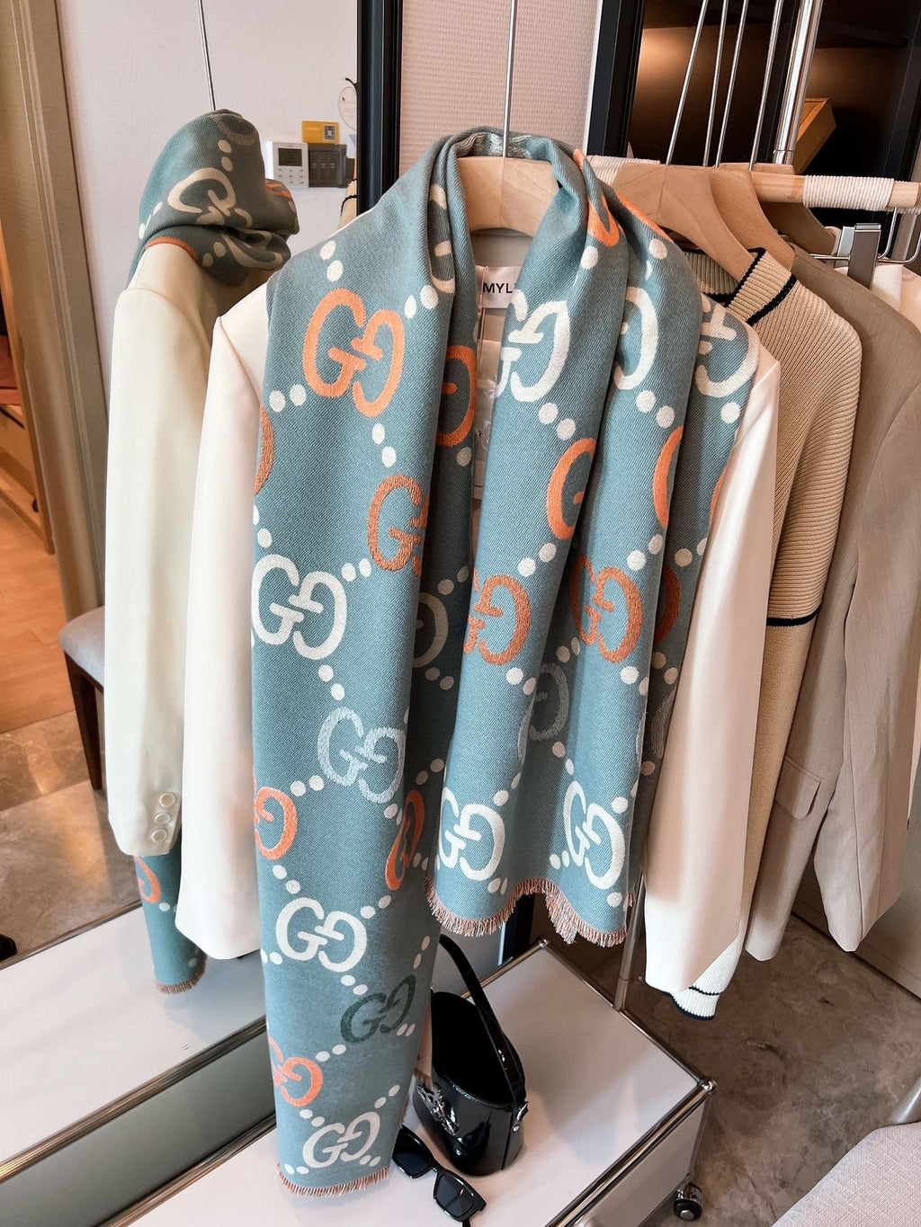 Gucci Pink-Beige Fringed Geometric Motif Scarf